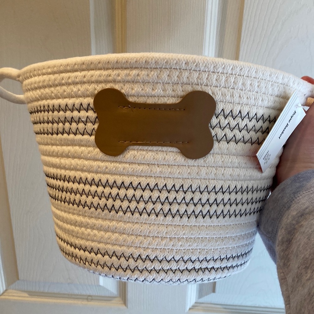 Dog bone basket-size S approx 11 inches at top- approx 7 inches at bottom NWT